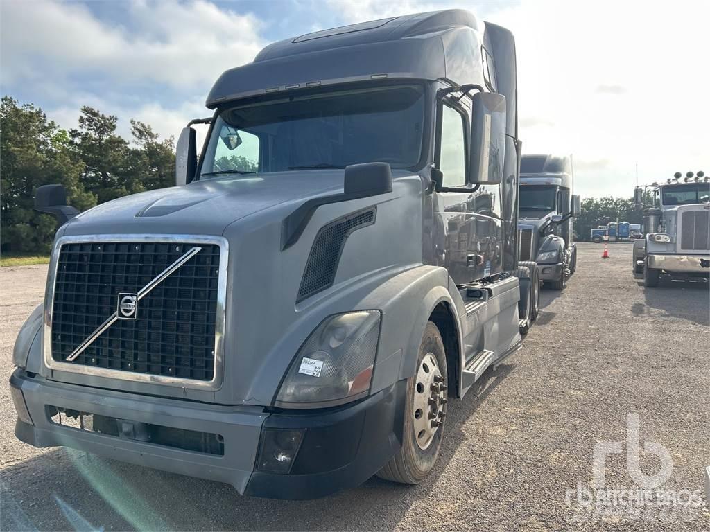 Volvo VNL Vetopöytäautot