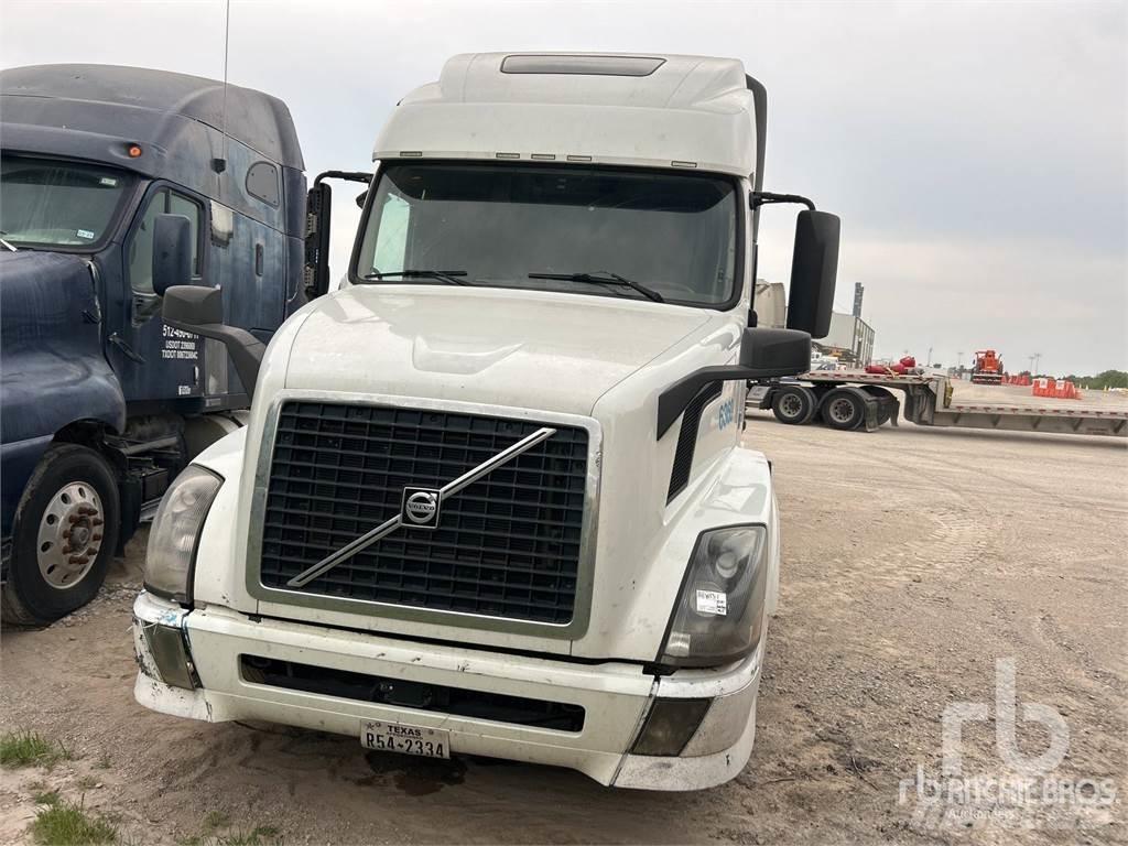 Volvo VNL Vetopöytäautot