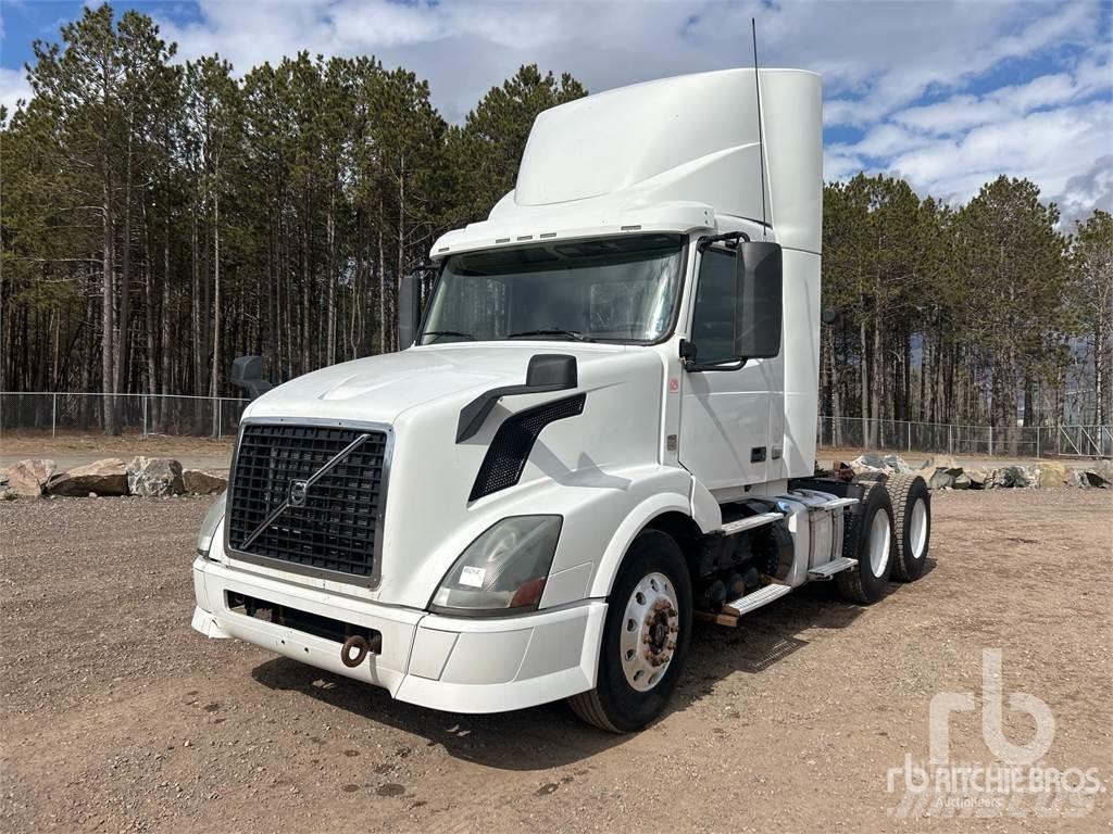 Volvo VNL Vetopöytäautot