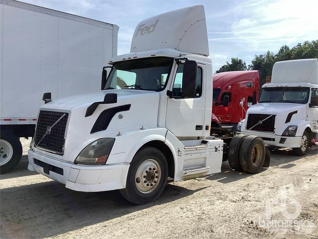Volvo VNL Vetopöytäautot