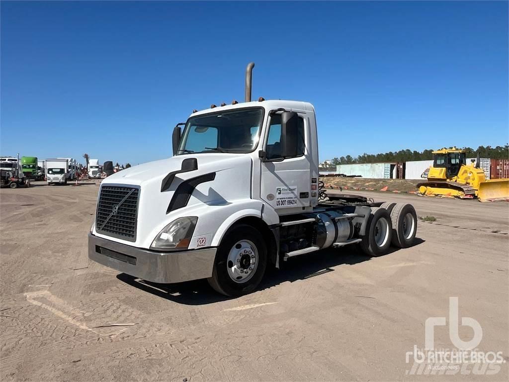 Volvo VNL300 Vetopöytäautot