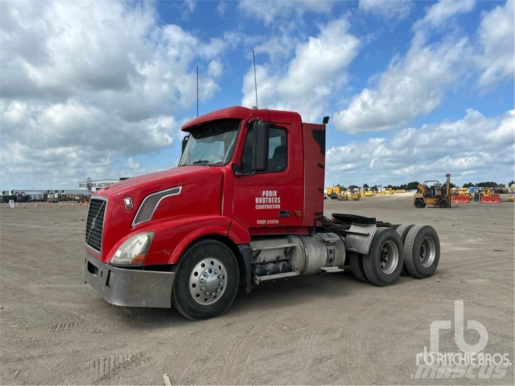 Volvo VNL300 Vetopöytäautot