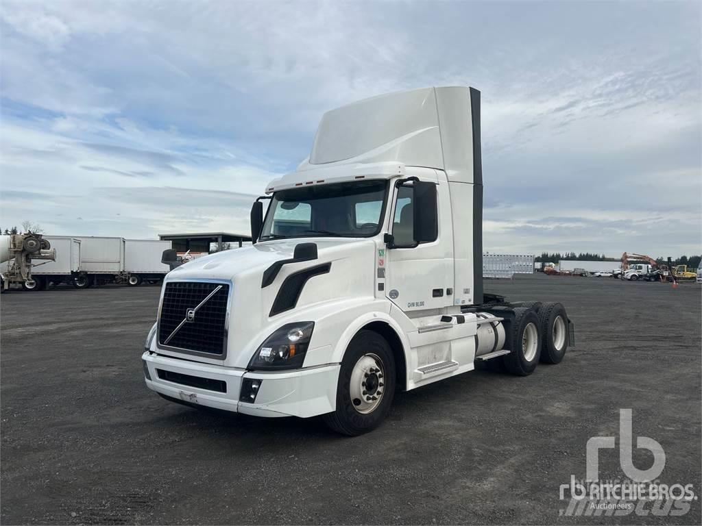 Volvo VNL300 Vetopöytäautot