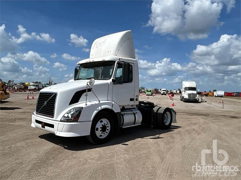 Volvo VNL300 Vetopöytäautot