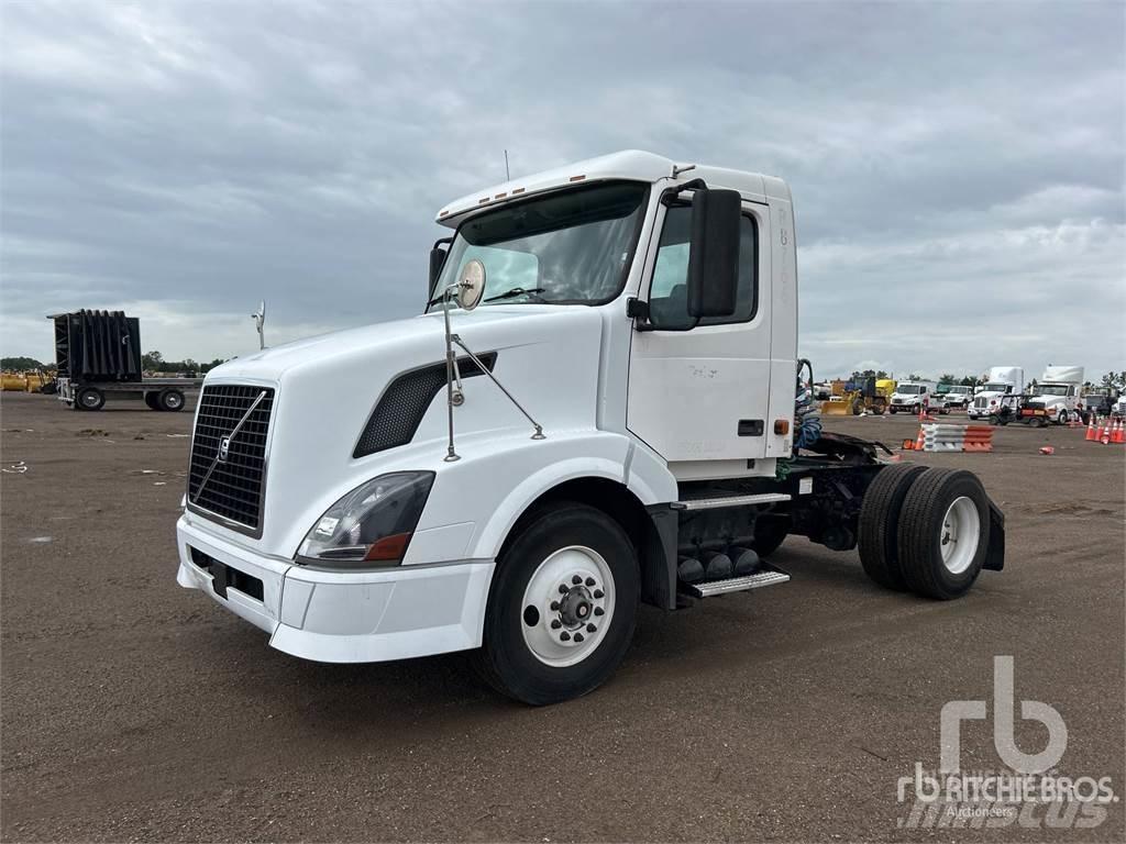 Volvo VNL300 Vetopöytäautot