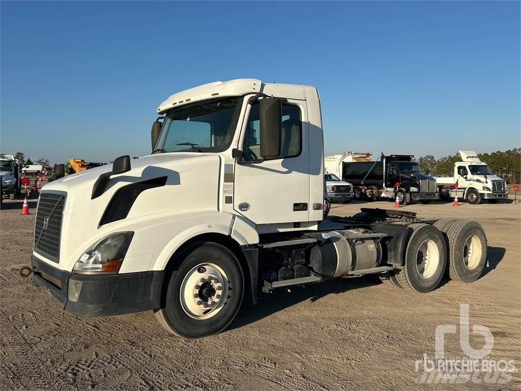 Volvo VNL300 Vetopöytäautot