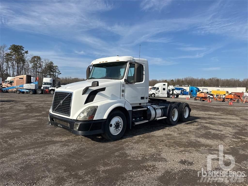Volvo VNL300 Vetopöytäautot