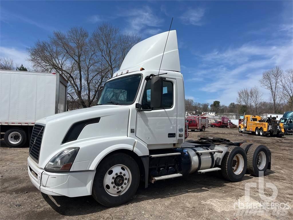 Volvo VNL300 Vetopöytäautot
