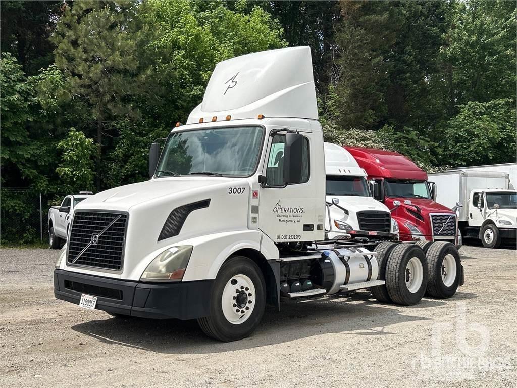 Volvo VNL300 Vetopöytäautot