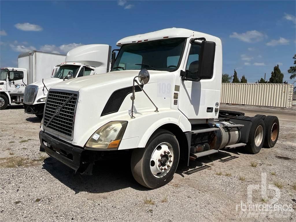Volvo VNL300 Vetopöytäautot