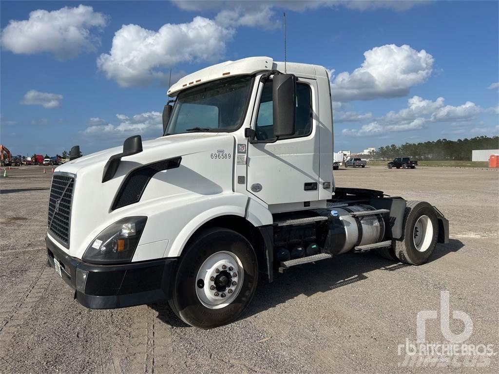 Volvo VNL300 Vetopöytäautot
