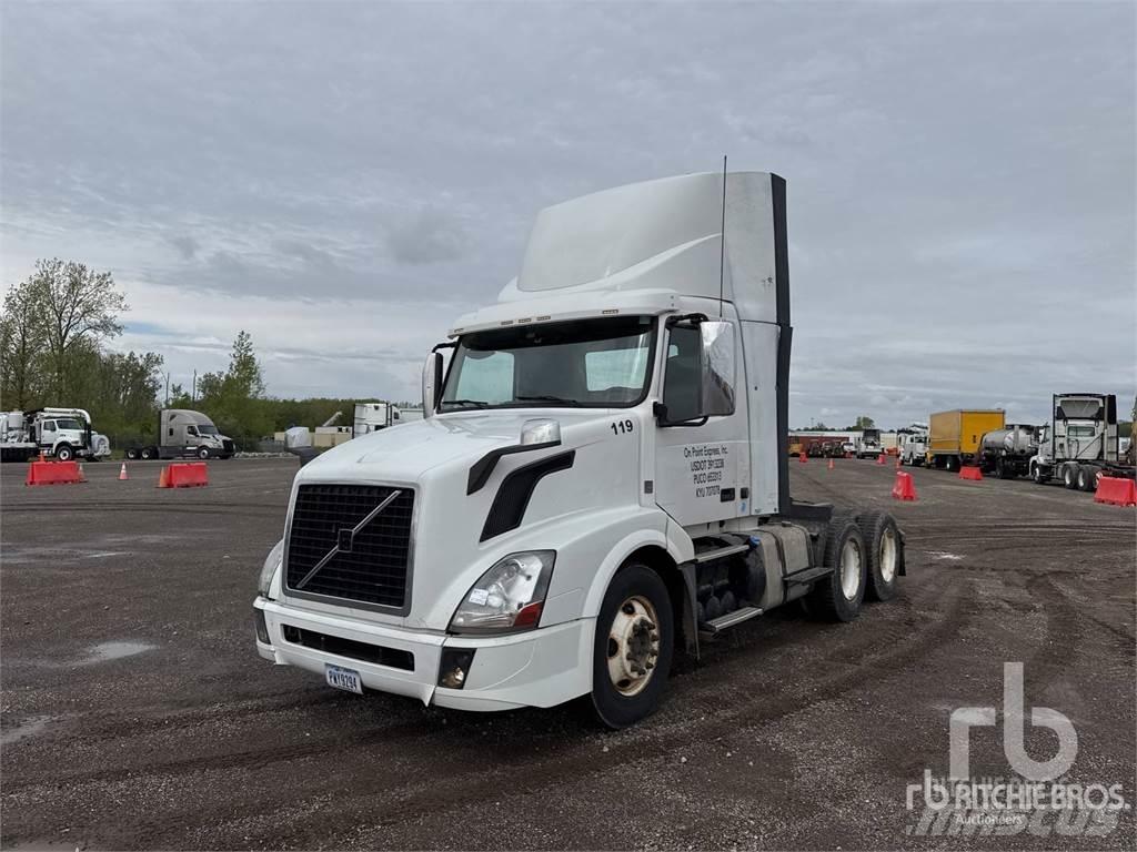 Volvo VNL300 Vetopöytäautot