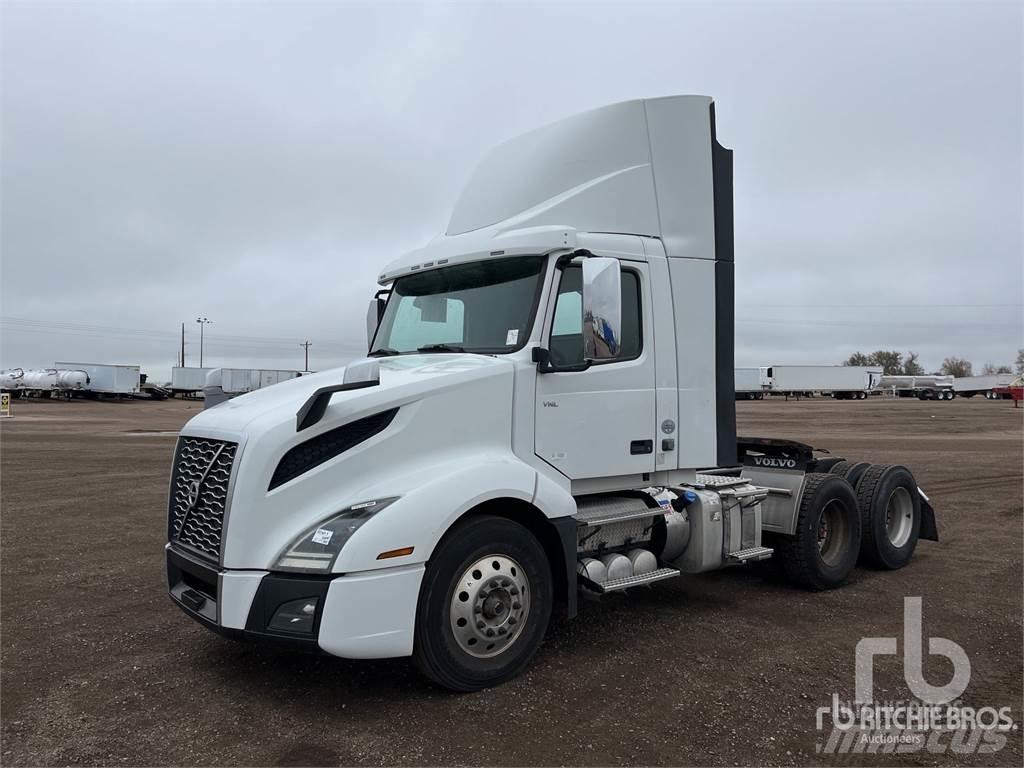 Volvo VNL62T300 Vetopöytäautot