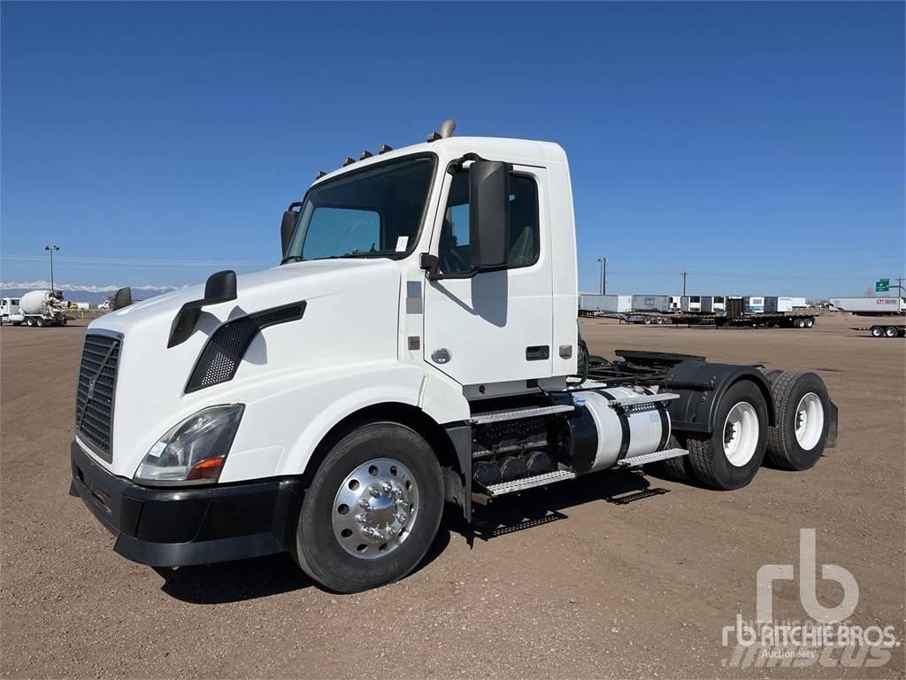 Volvo VNL64300 Vetopöytäautot