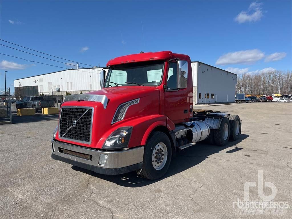 Volvo VNL64T Vetopöytäautot