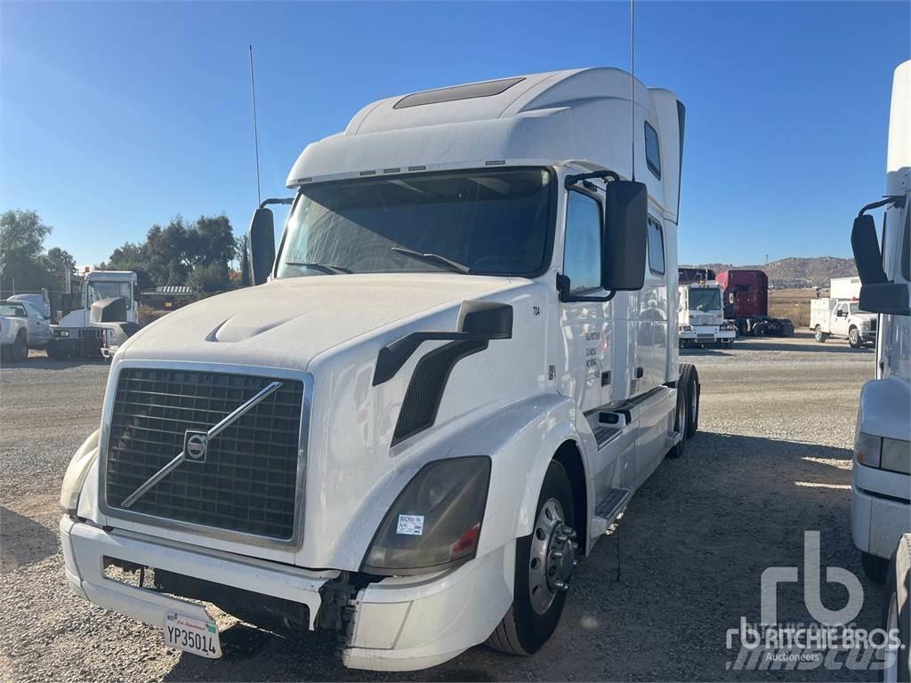 Volvo VNL64T780 Vetopöytäautot