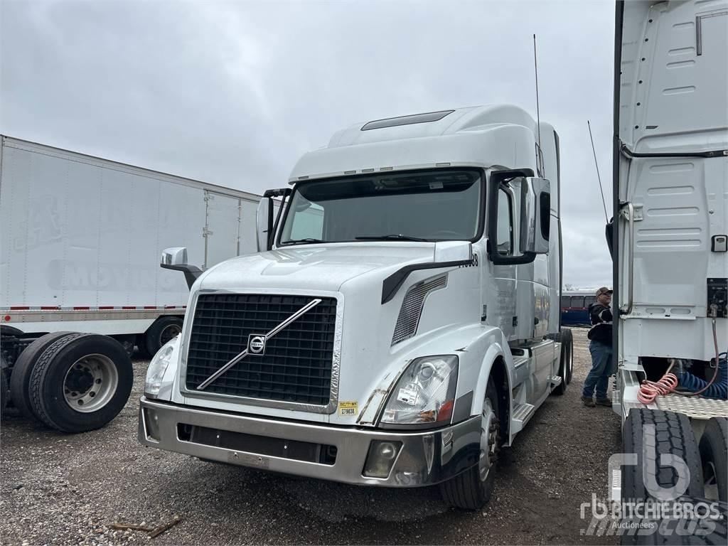 Volvo VNL670 Vetopöytäautot
