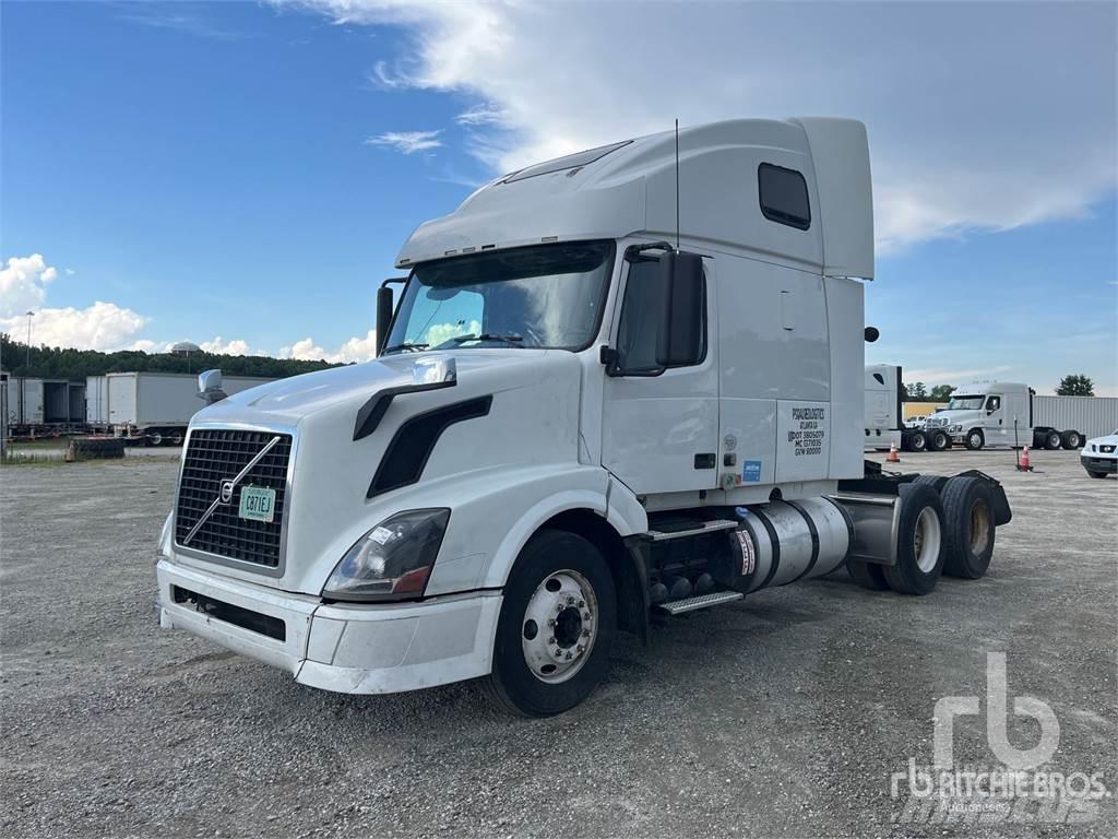 Volvo VNL670 Vetopöytäautot