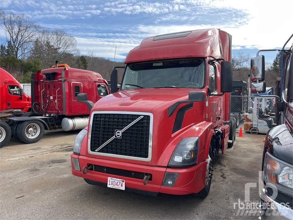 Volvo VNL670 Vetopöytäautot