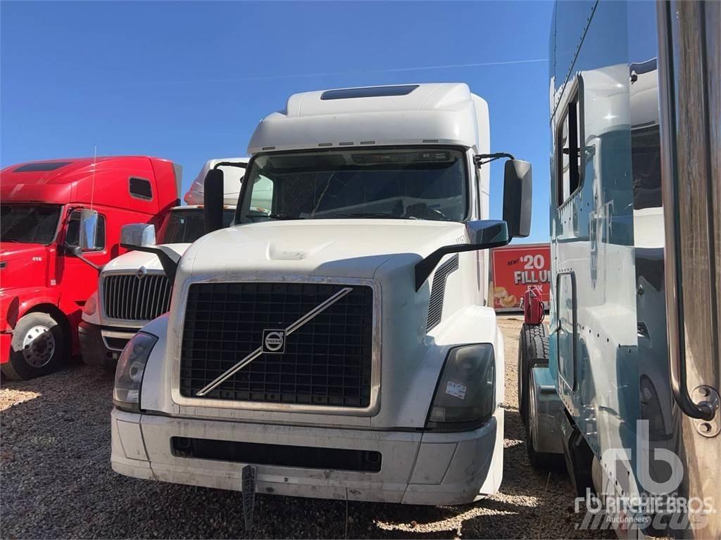 Volvo VNL670 Vetopöytäautot