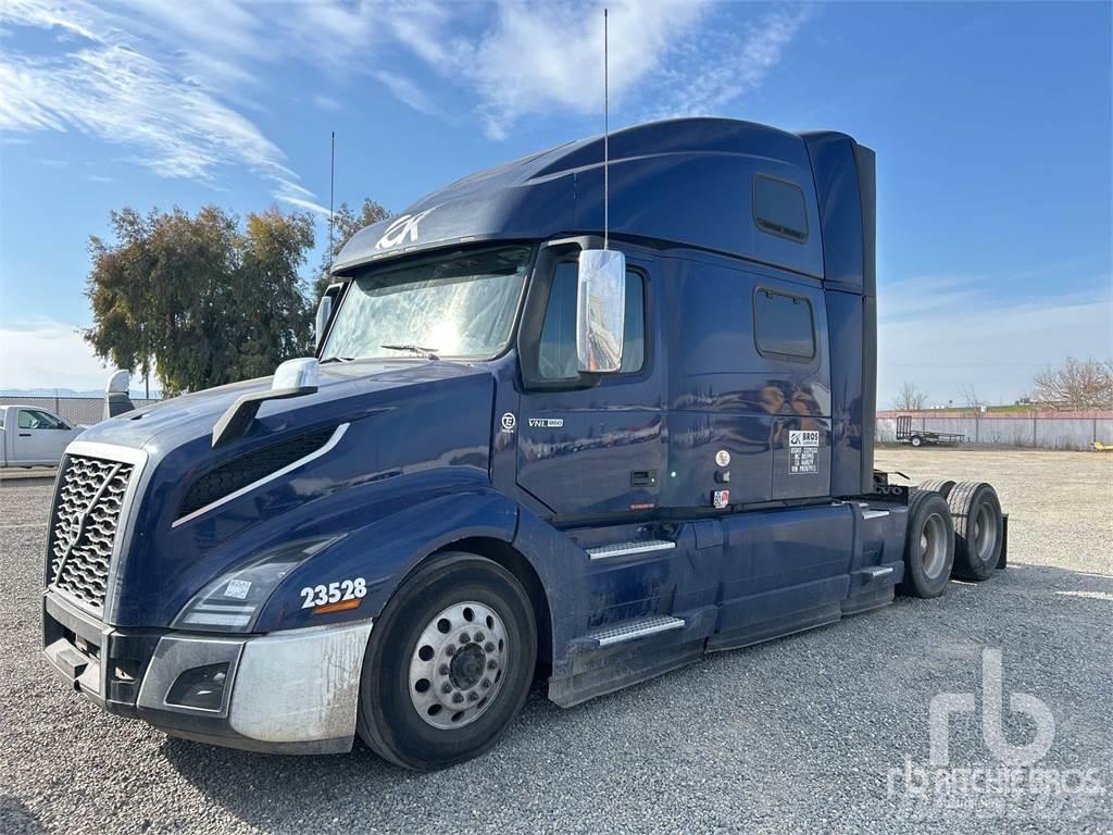 Volvo VNL860 Vetopöytäautot