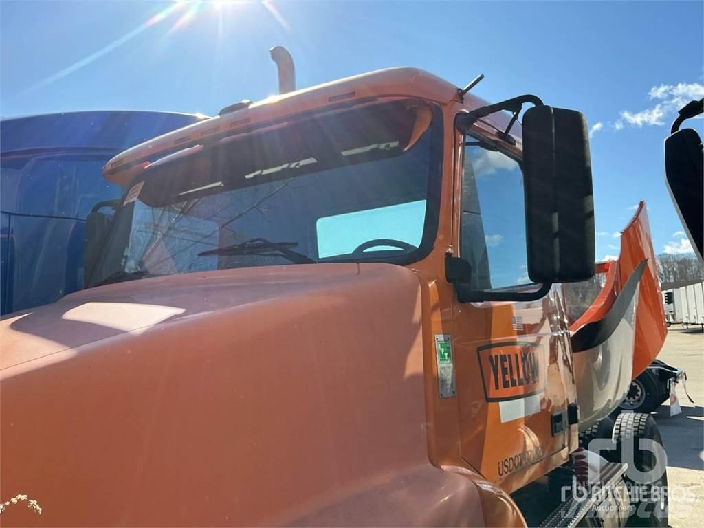 Volvo VNM Vetopöytäautot