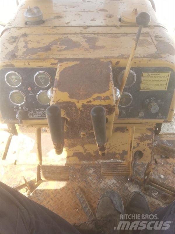 CAT D6D LGP Telaketjupuskutraktorit