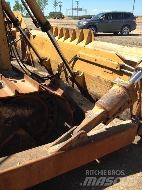 CAT D6H Telaketjupuskutraktorit
