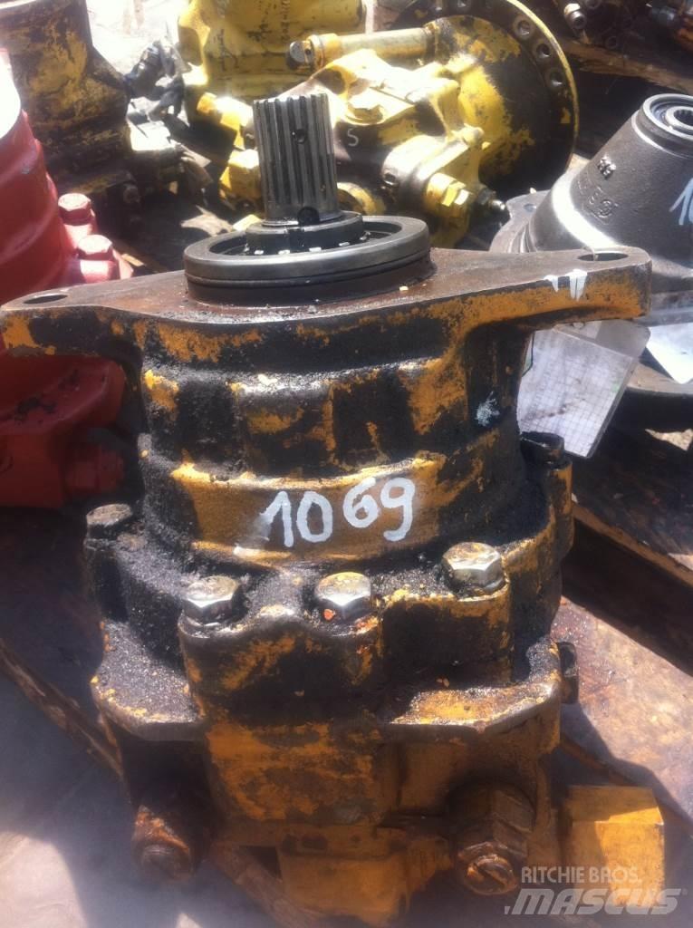 Komatsu MB90 Moottorit