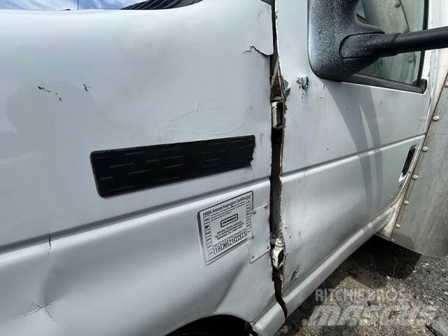 Ford E-350 Umpikorikuorma-autot