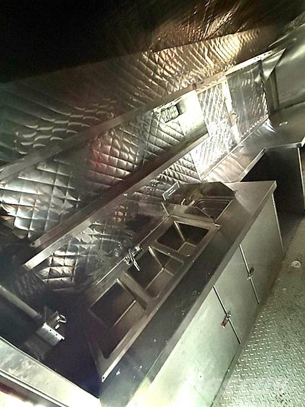 Ford E-350 Umpikorikuorma-autot