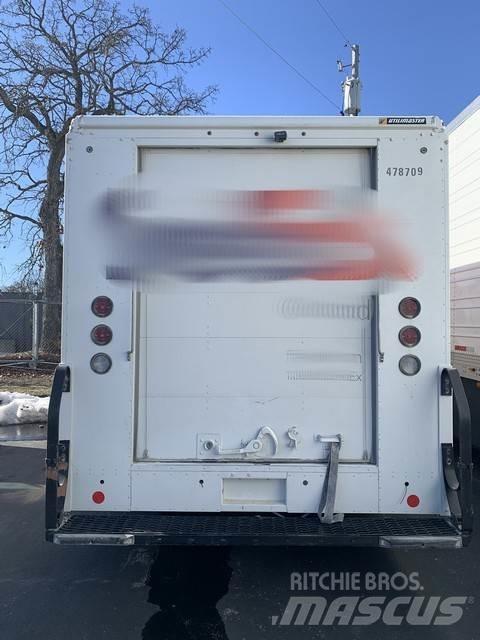 Ford E350 Umpikorikuorma-autot