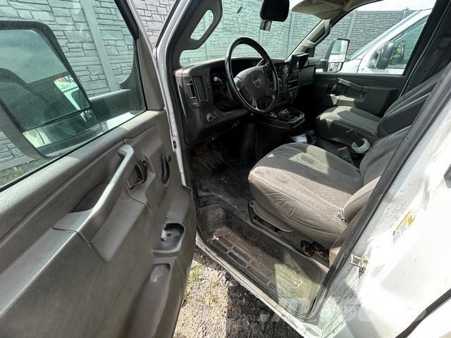 GMC Savana 4500 Umpikorikuorma-autot