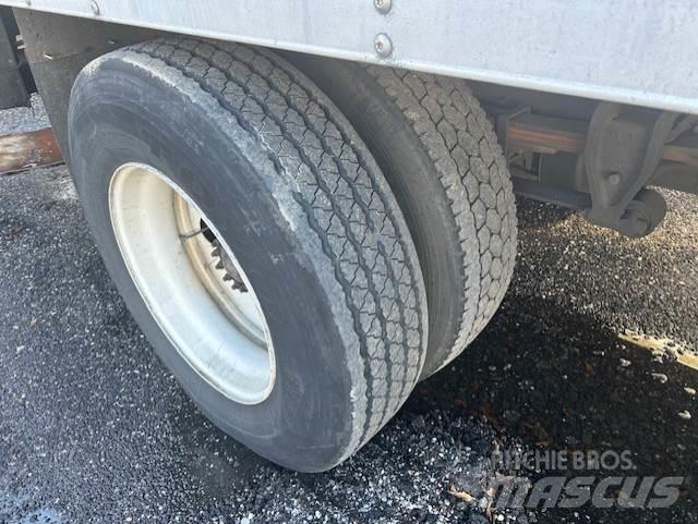 Hino 268 Umpikorikuorma-autot