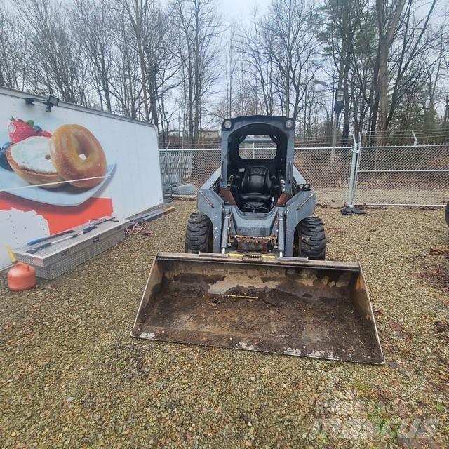 John Deere 320D Liukuohjatut kuormaajat