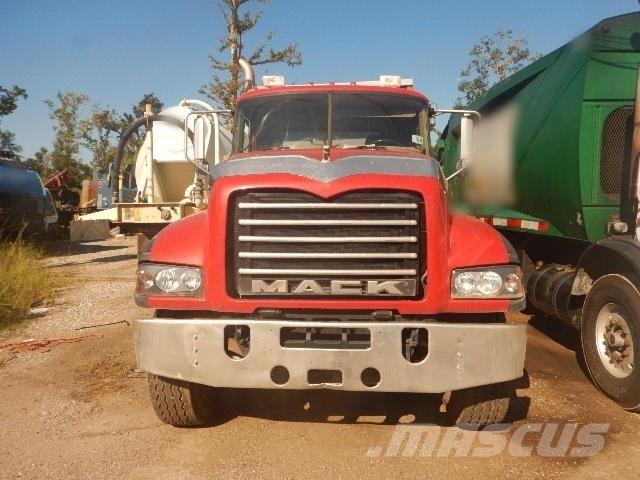 Mack GU713 Sora- ja kippiautot