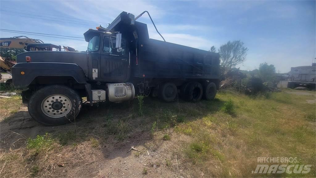 Mack RD6885 Sora- ja kippiautot