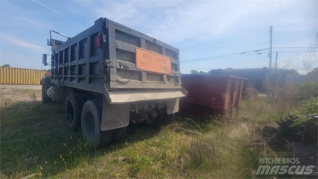 Mack RD6885 Sora- ja kippiautot