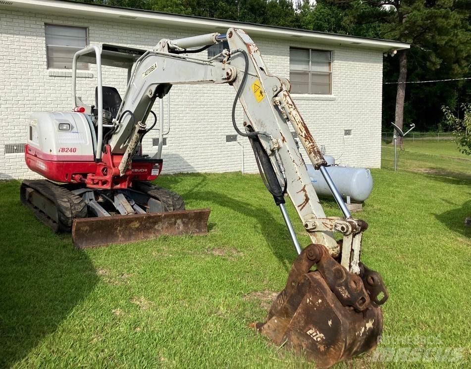 Takeuchi TB240 Midikaivukoneet 7t - 12t