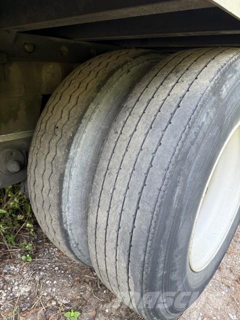 Utility VS2DX Umpikoriperävaunut