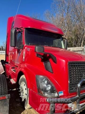 Volvo VNL64T670 Vetopöytäautot