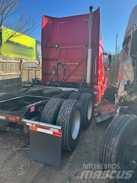 Volvo VNL64T670 Vetopöytäautot