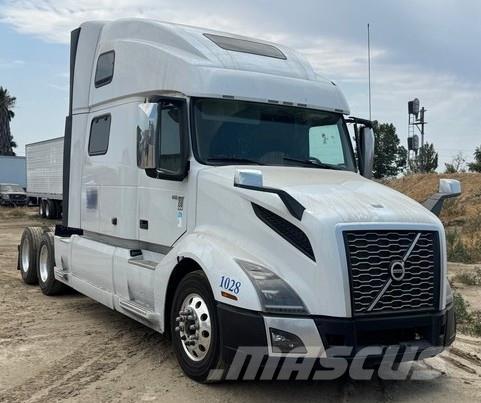 Volvo VNL64T670 Vetopöytäautot