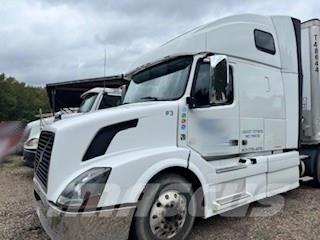 Volvo VNL64T780 Vetopöytäautot