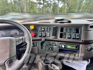 Volvo VNL64T780 Vetopöytäautot