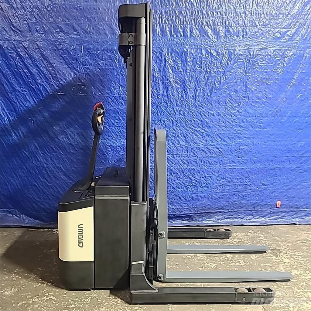 Crown WS2300 Ajettavat pinoamisvaunut