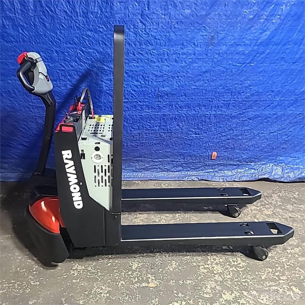 Raymond 8210 Pumppukärryt