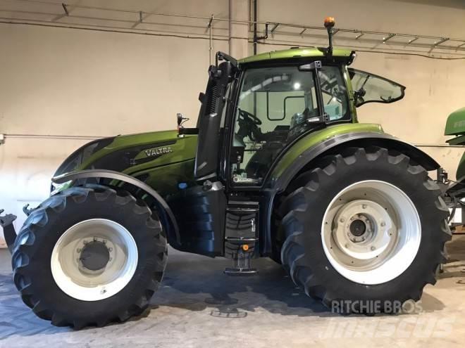 Valtra T235D Traktorit
