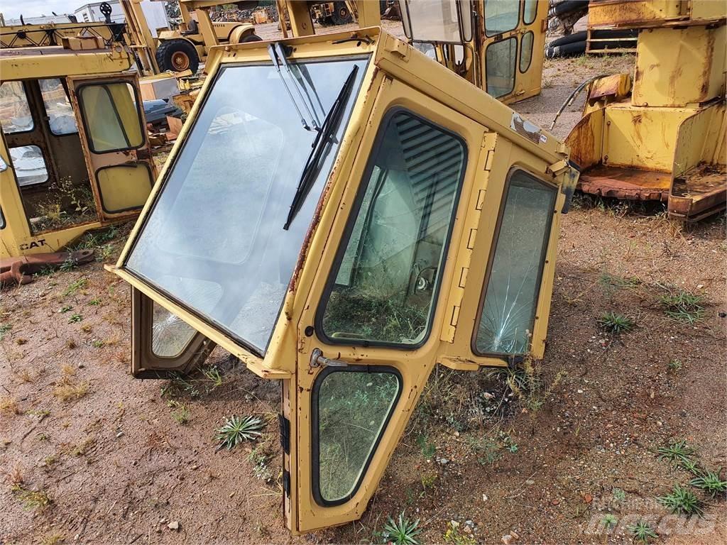 CAT 973 Ohjaamo ja sisusta