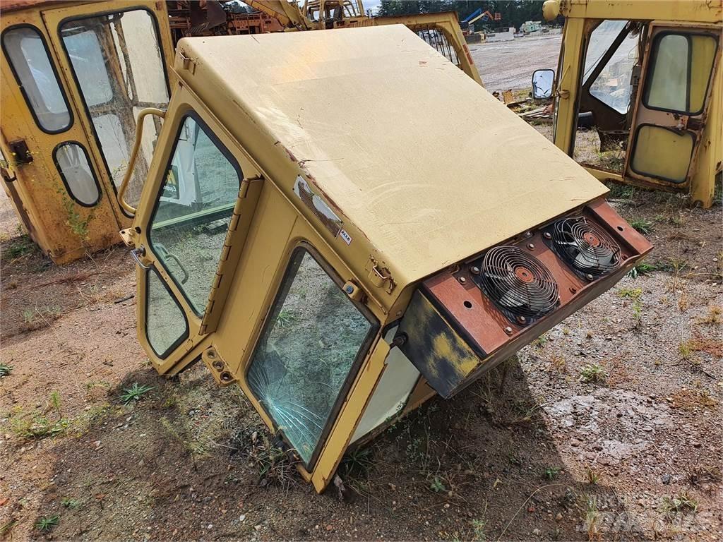 CAT 973 Ohjaamo ja sisusta